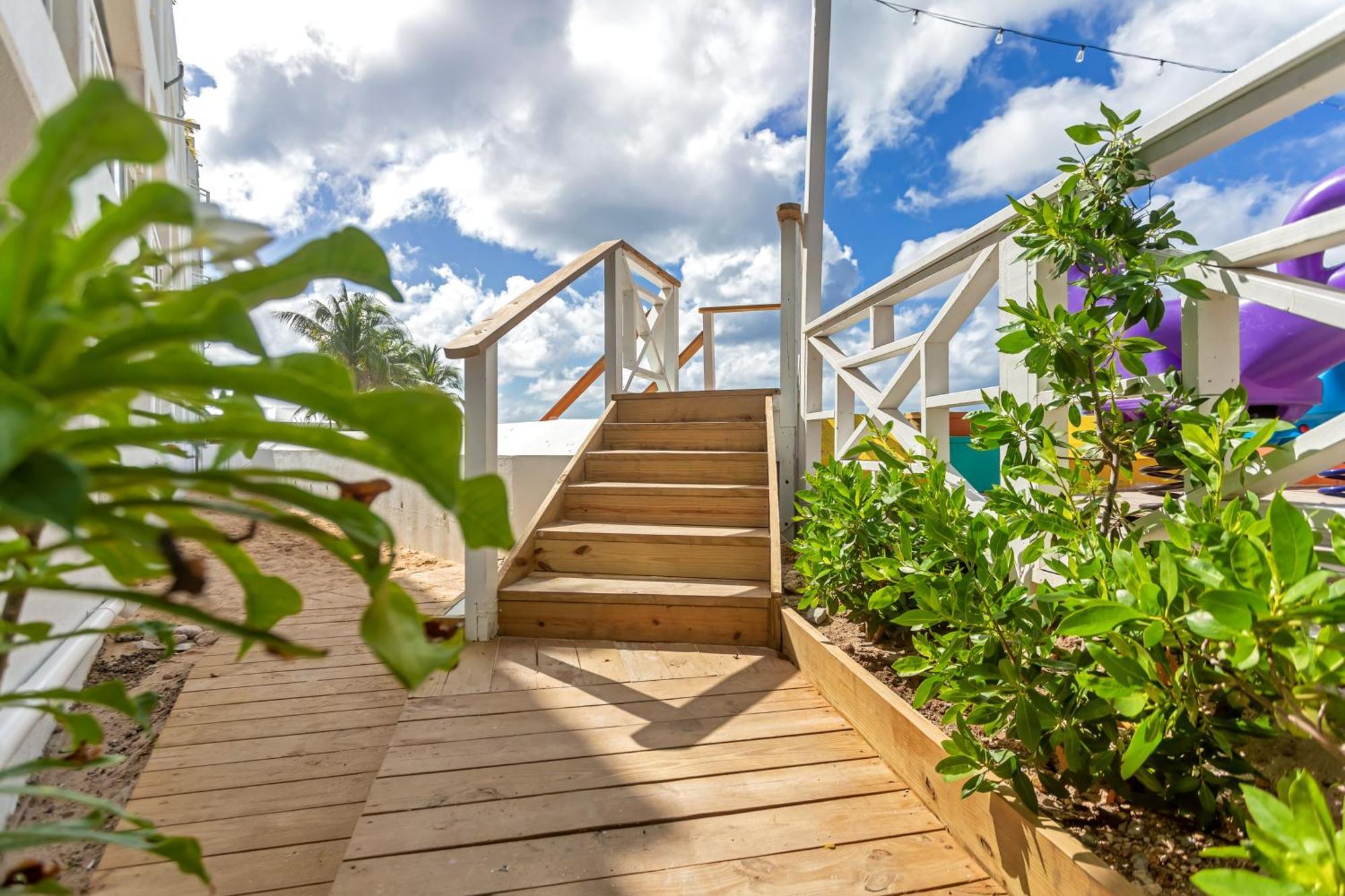 Maho Beach House - Luxe 1 Bedroom - Ocean Hideaway Экстерьер фото